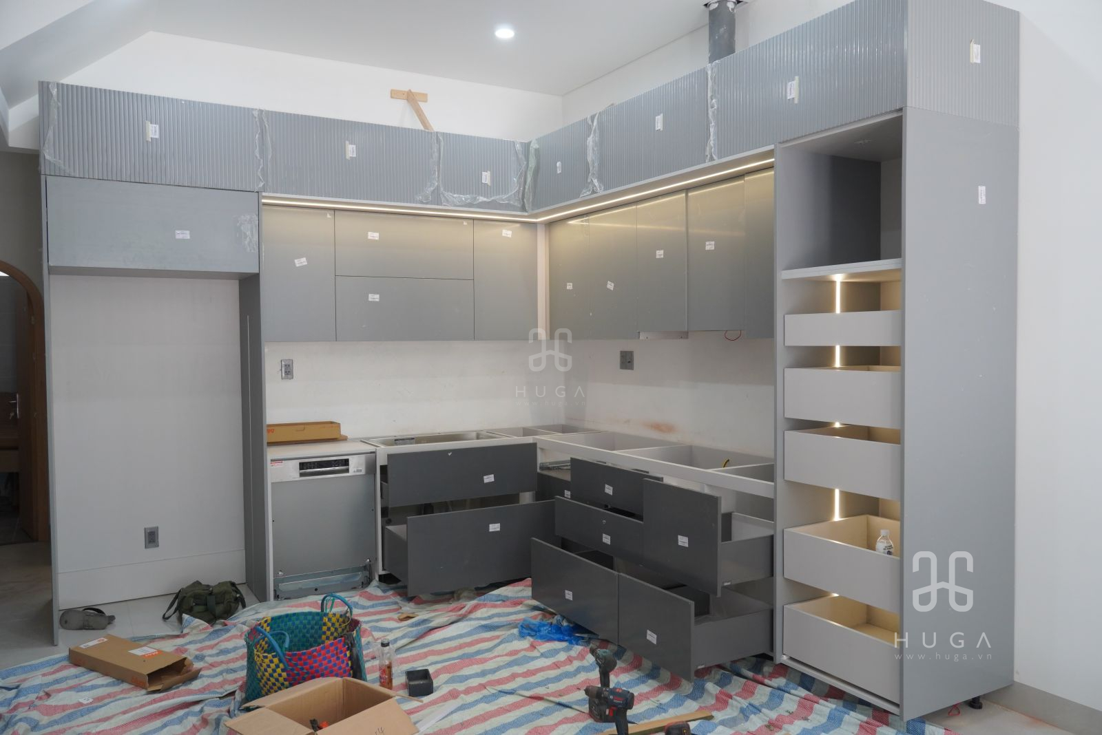 tủ bếp d&ugrave;ng phụ kiện blum tại đ&agrave; nẵng